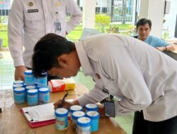 Implementasikan 15 Program Aksi IMIPAS, Lapas Indramayu Laksanakan Tes Urine Pegawai & WBP