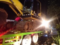 Anggota Polri di Indramayu Sewa Ekskavator Pakai Uang Pribadi, Atasi Banjir Margalaksana