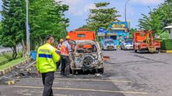 SUV Terbakar di Rest Area KM 130 Tol Cipali, Diduga Akibat Korsleting Mesin