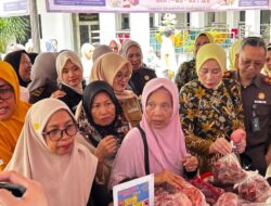 Kejari Indramayu Gelar Tebus Murah dan Pasar Murah, Bantu Warga Penuhi Kebutuhan Ramadan