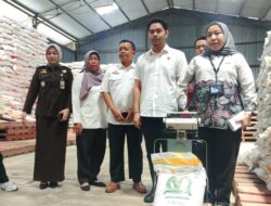 Gunakan Data Kemensos, Bulog Salurkan Bantuan Pangan di Indramayu