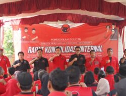 Ono Surono Serahkan SK DPC PDI Perjuangan Indramayu, Tekankan Soliditas Kader dan Kedekatan dengan Rakyat