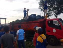 Lapas Indramayu Gandeng OPD dan Warga Bersihkan Sungai dari Enceng Gondok