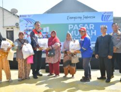 Pasar Murah Pertamina Diserbu Warga Balongan, Sembako Rp211 Ribu Ditebus Rp30 Ribu