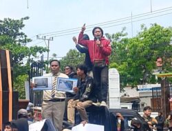 Ratusan Warga Demo di PN Indramayu, Desak Hukuman Mati Pelaku Pembunuhan Satu Keluarga