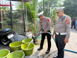SATLANTAS POLRES INDRAMAYU SALURKAN AIR BERSIH KE EMPAT DESA DALAM RANGKAIAN HARI BHAYANGKARA KE-80