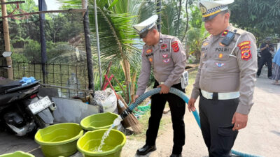 SATLANTAS POLRES INDRAMAYU SALURKAN AIR BERSIH KE EMPAT DESA DALAM RANGKAIAN HARI BHAYANGKARA KE-80