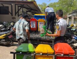 Perkuat Pengelolaan Sampah, Lapas Indramayu Terima Bantuan Belasan Tempat Sampah dari DLH