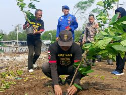Peringati Hari Bhayangkara ke-80, Polres Indramayu dan KBPP Polri Tanam 100 Pohon di Pantai Karangsong