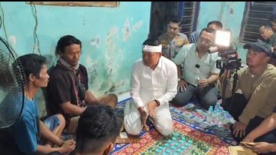 KDM Berikan Santunan untuk Keluarga Korban Kecelakaan Maut di Indramayu