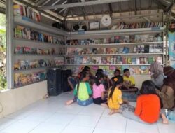 Perpustakaan Saung di Bantaran Sungai Cimanuk Berjuang Menyalakan Literasi di Era Digital