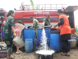 Kodim 0616/Indramayu dan BPBD Salurkan 10.000 Liter Air Bersih untuk Warga Terdampak Kemarau di Krangkeng