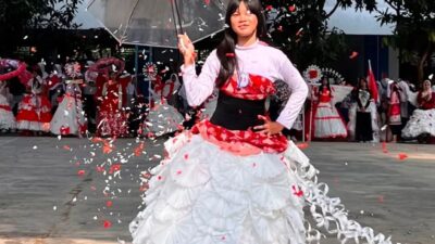 Fashion Show Busana Daur Ulang di Smpn 4 Sindang, Ciptakan Kreativitas Dan Kepedulian Lingkungan Di HUT RI KE-81