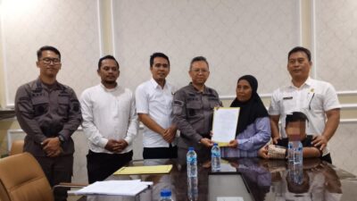 ‎Kejari Indramayu Serahkan Penetapan Perwalian Dua Anak Yatim kepada Sang Nenek